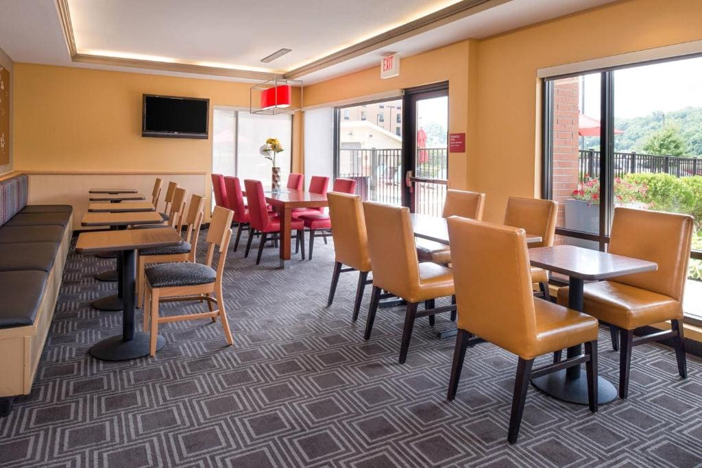 TownePlace Suites Huntington - View 5