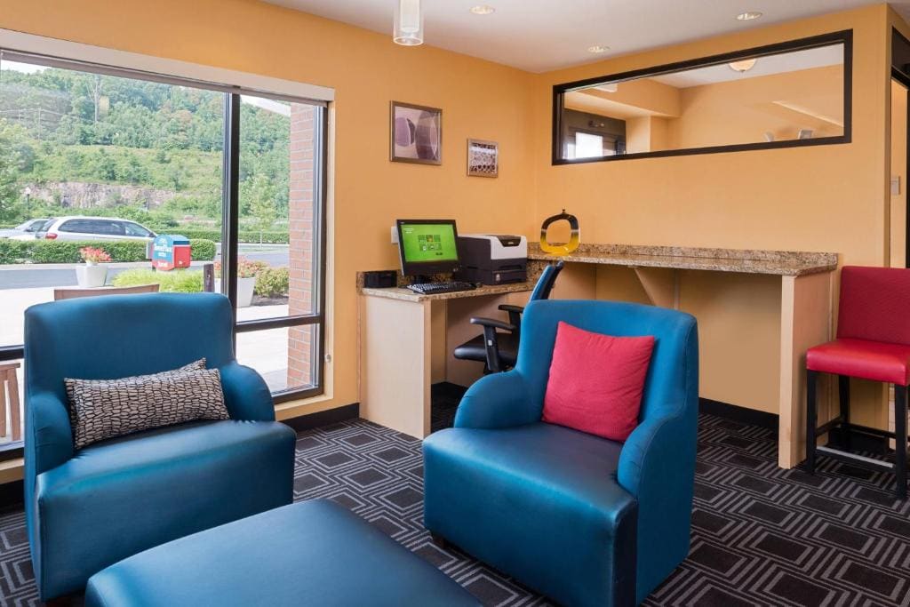 TownePlace Suites Huntington - View 6