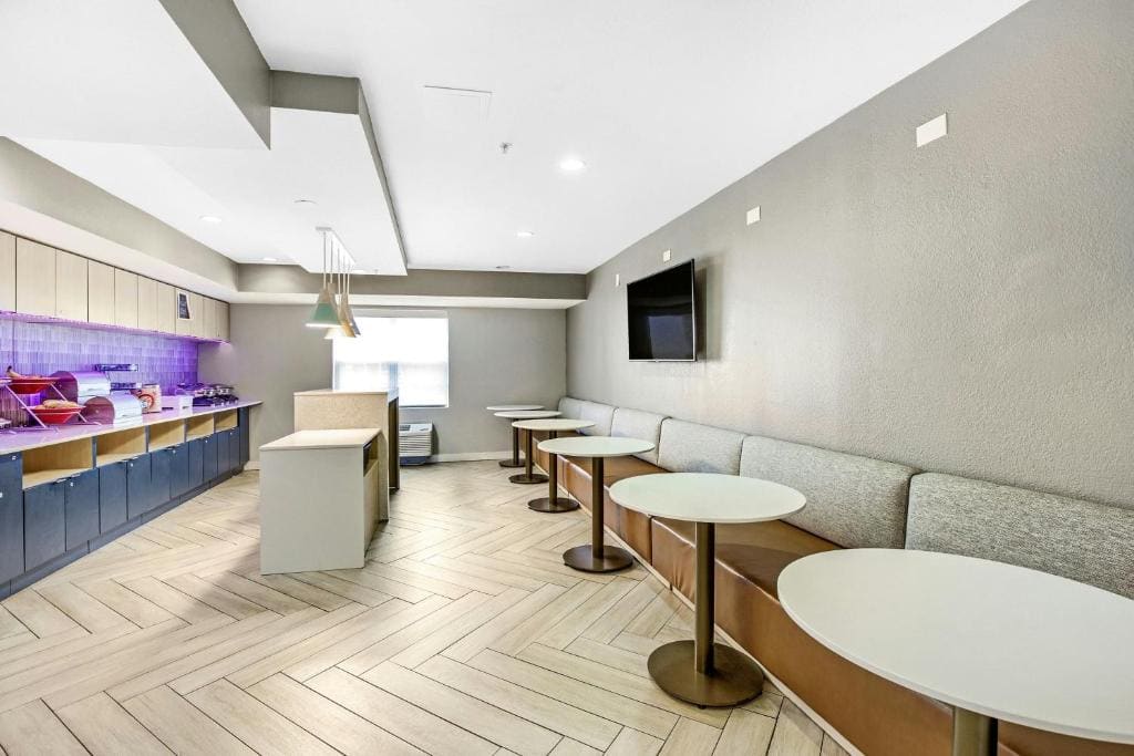 TownePlace Suites Mobile - View 6