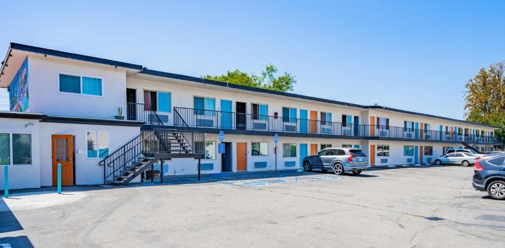 Tradewinds Motel - View 6