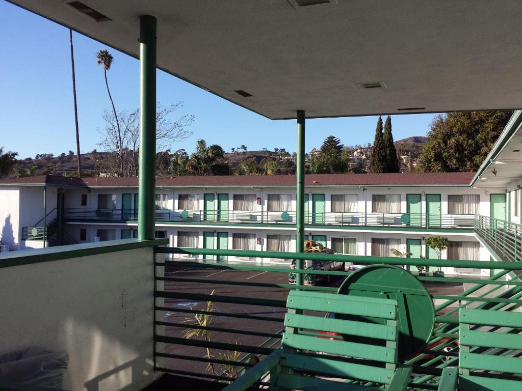 Travelers Beach Inn - Main view