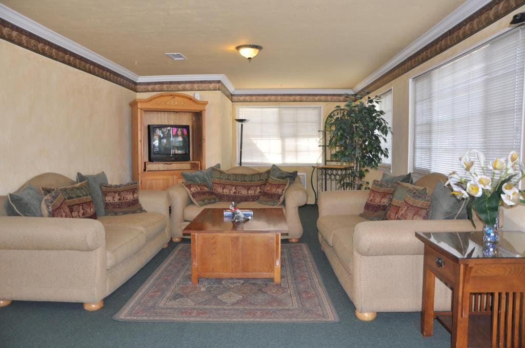 Travelers Inn Manteca - View 5