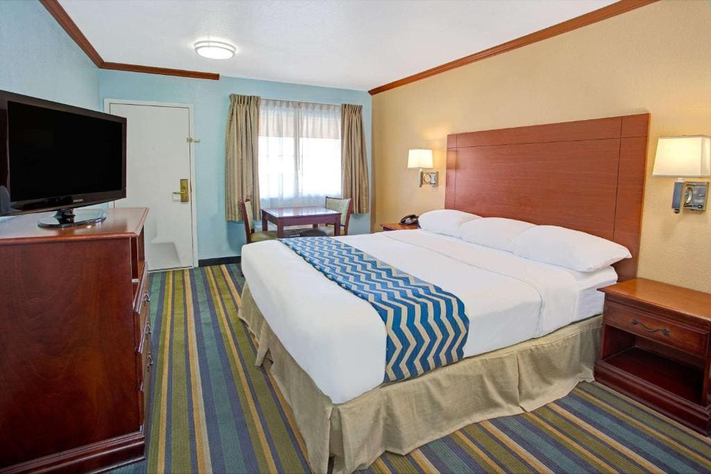 Travelodge by Wyndham Bishop - View 2