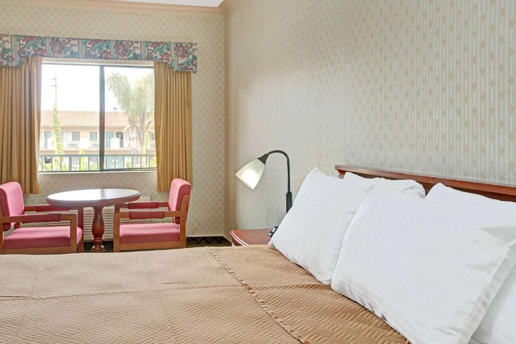 Travelodge by Wyndham Lynwood - View 6