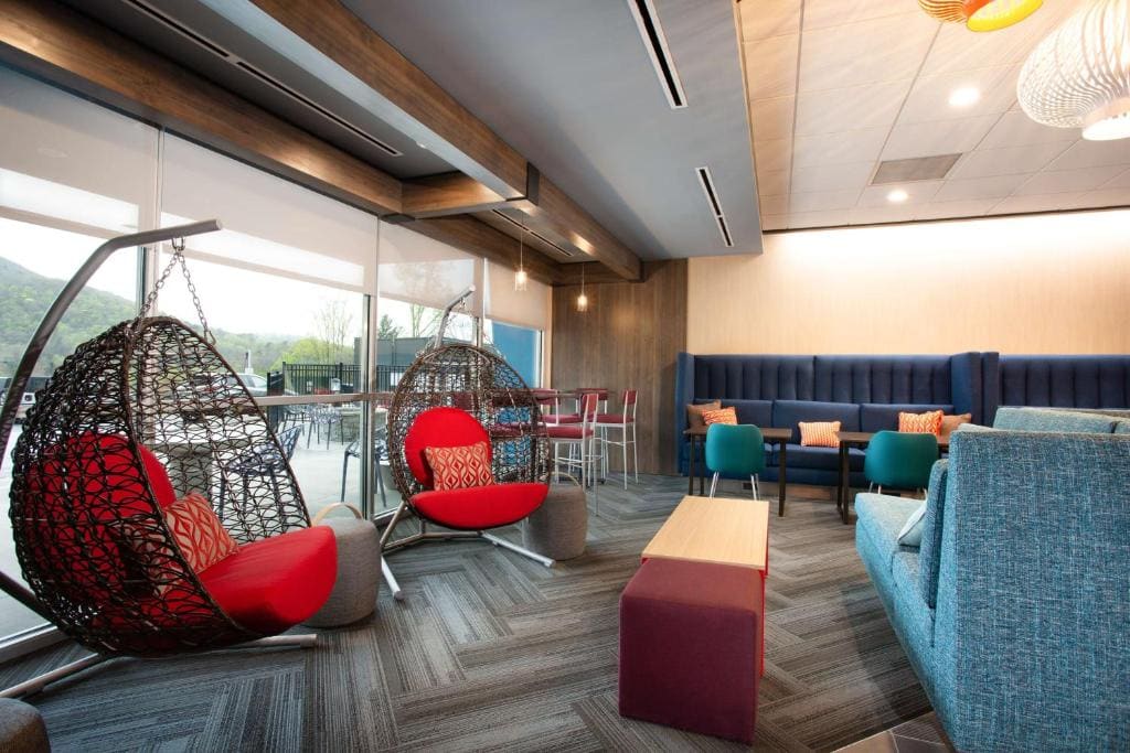 Tru by Hilton Asheville Blue Ridge Parkway - View 4