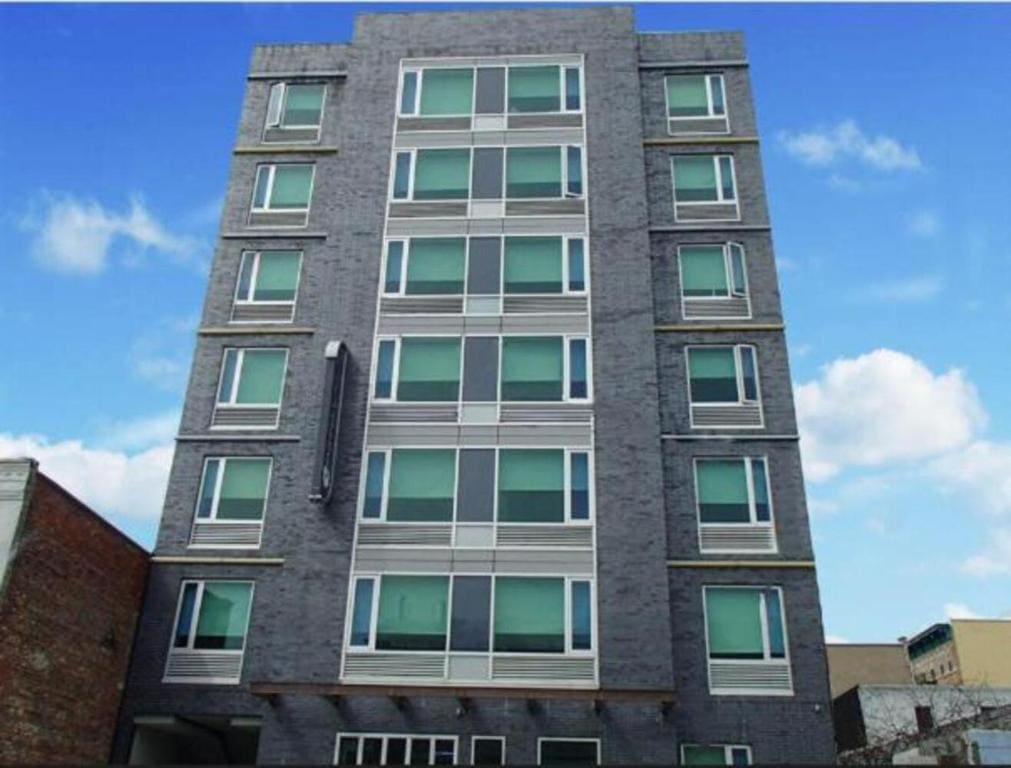 Umbrella Hotel Bronx - View 3