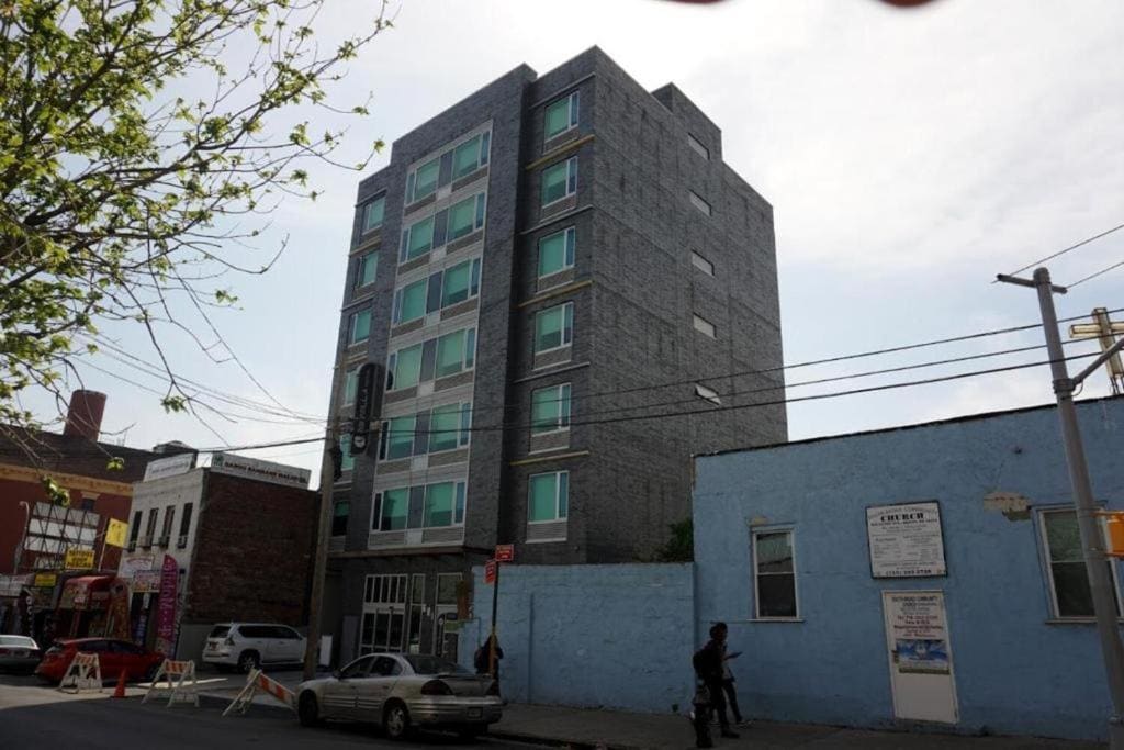 Umbrella Hotel Bronx - View 4
