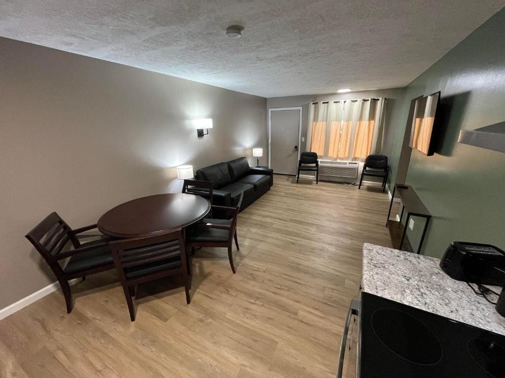 Valley Inn and Suites - View 3