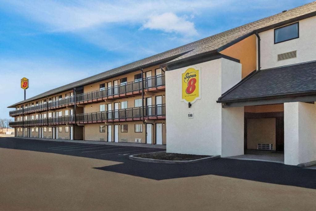 Super 8 by Wyndham Vandalia/Dayton International Airport - View 4