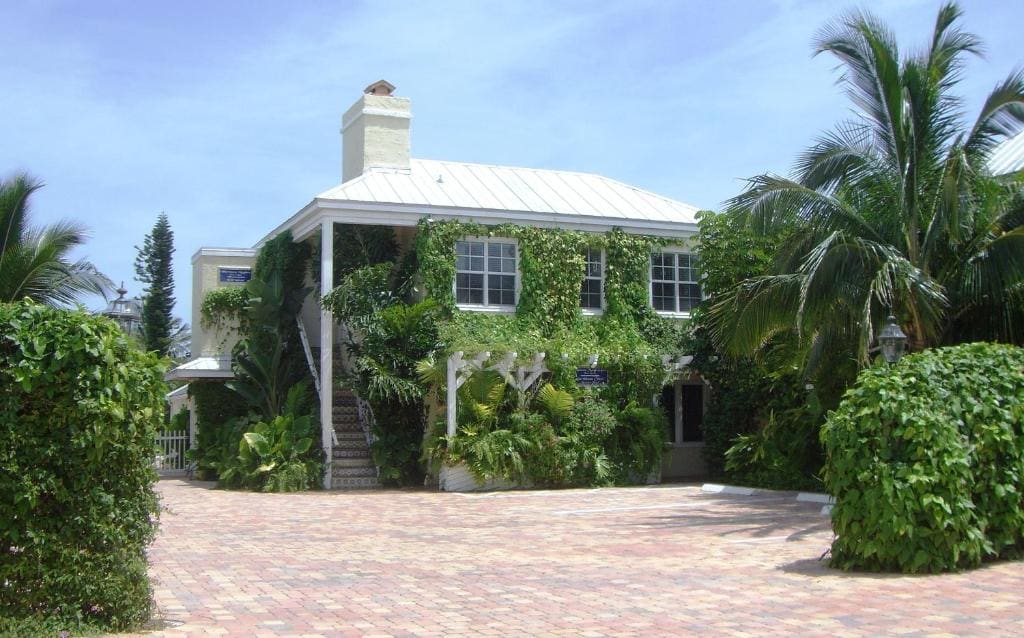 The Caribbean Court Boutique Hotel - Main view