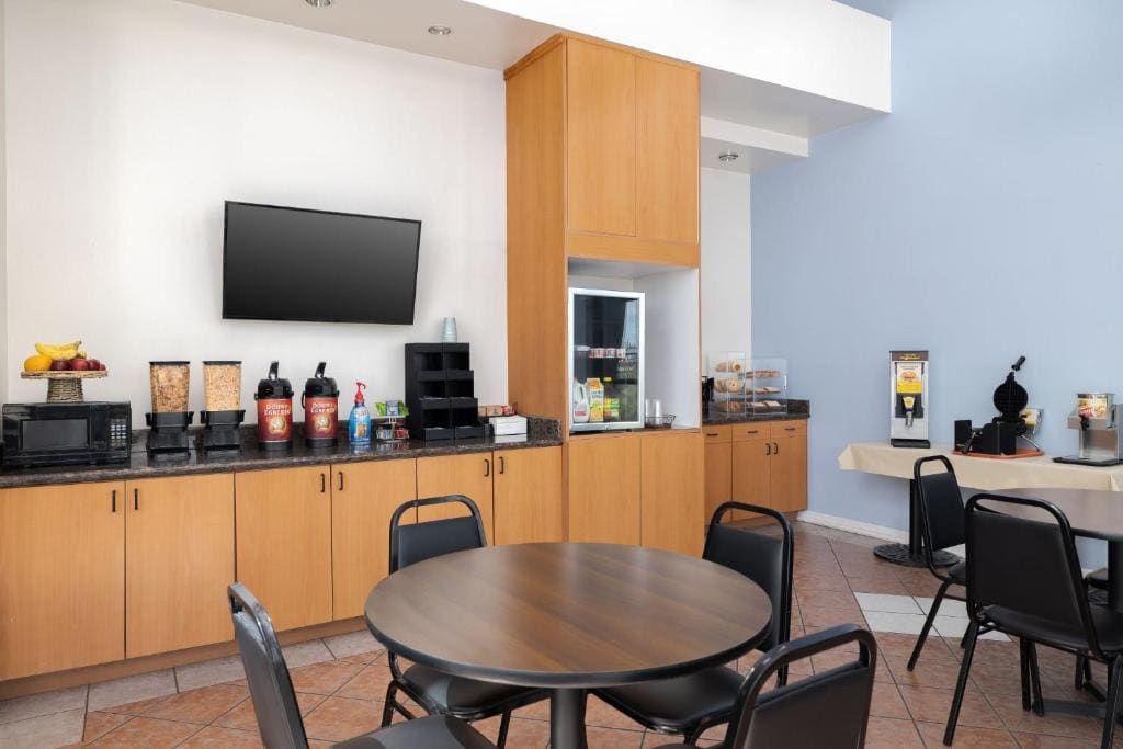 Victoria Palms Inn and Suites - View 5