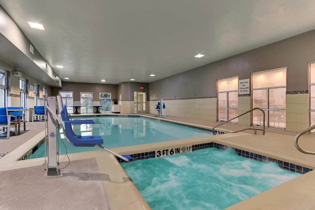 Holiday Inn Express Hotel and Suites Weatherford by IHG - View 3