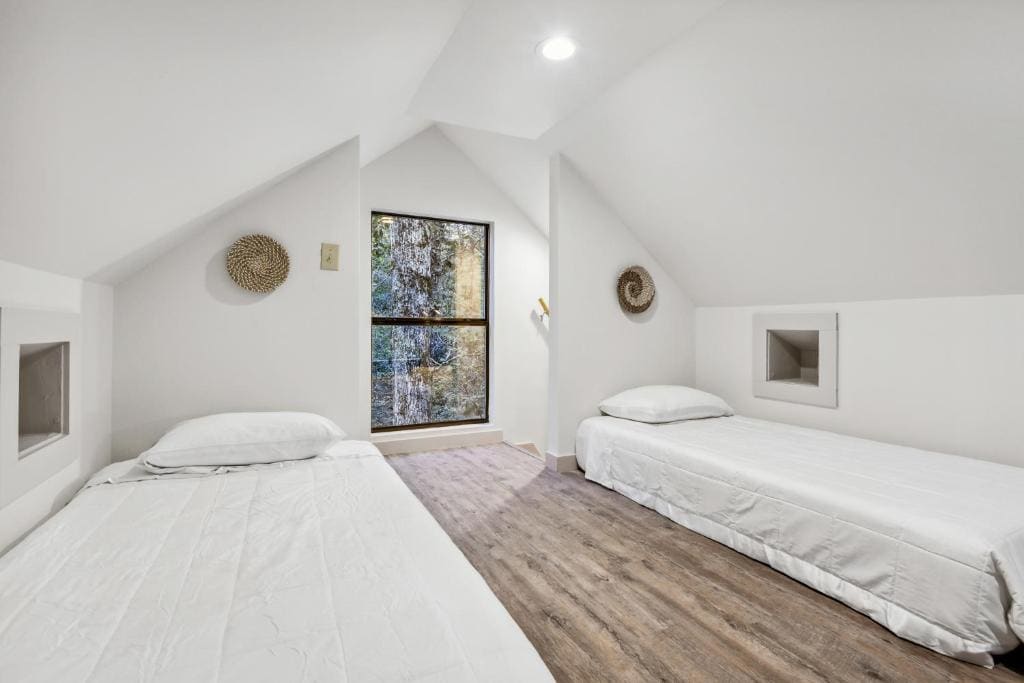 Whiskey on the River - View 7