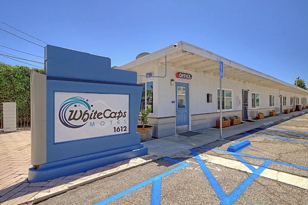 White Caps Motel - View 4