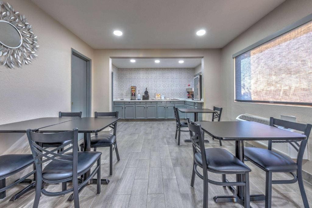 Days Inn by Wyndham Wichita Falls - View 4
