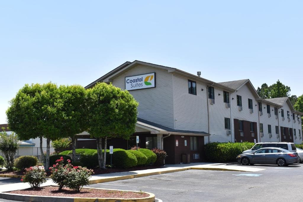 Coastal Inn & Suites - Main view