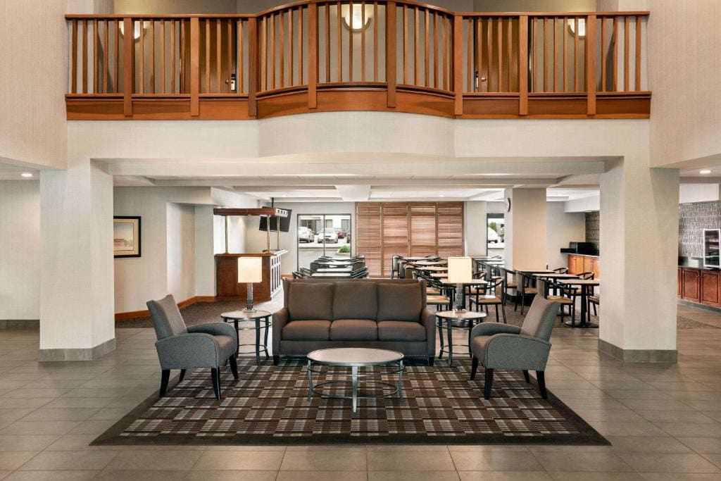 Wingate by Wyndham Cincinnati Blue Ash - View 3