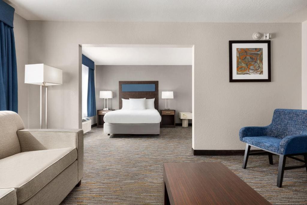 Wingate By Wyndham Southport - View 7