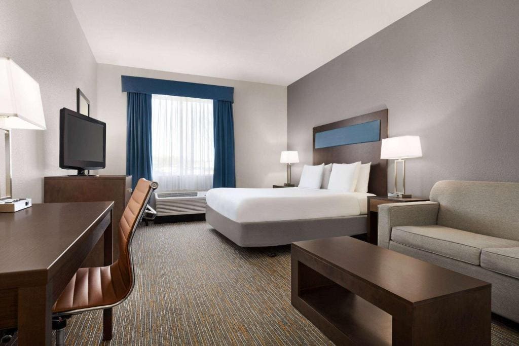 Wingate By Wyndham Southport - View 6
