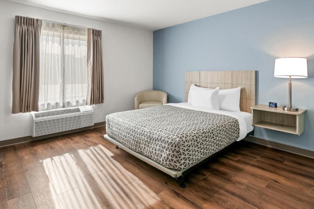 WoodSpring Suites Charlotte Northlake - View 3