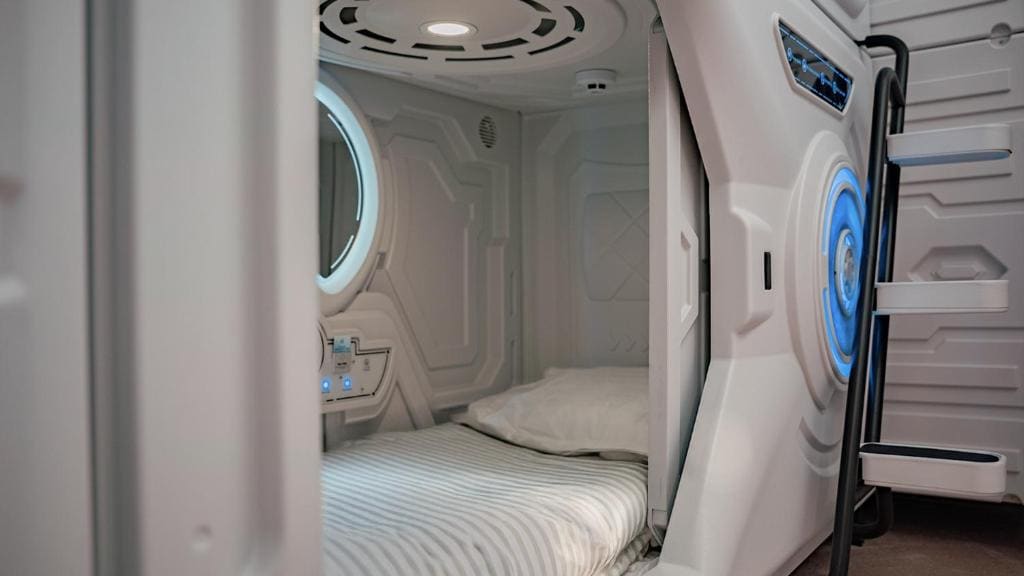 Qo'noq capsule airport hotel - View 5