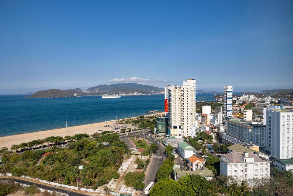 Avari Hotel - Main view