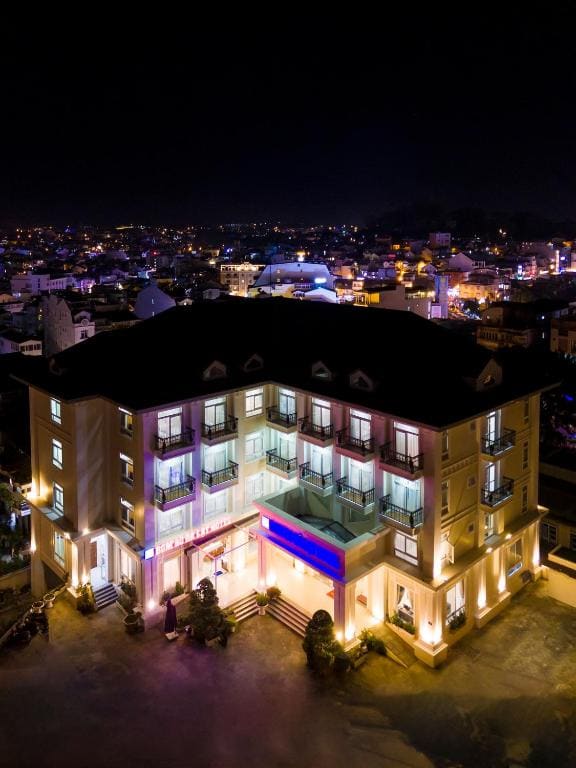 Bombo DaLat Hotel - Main view