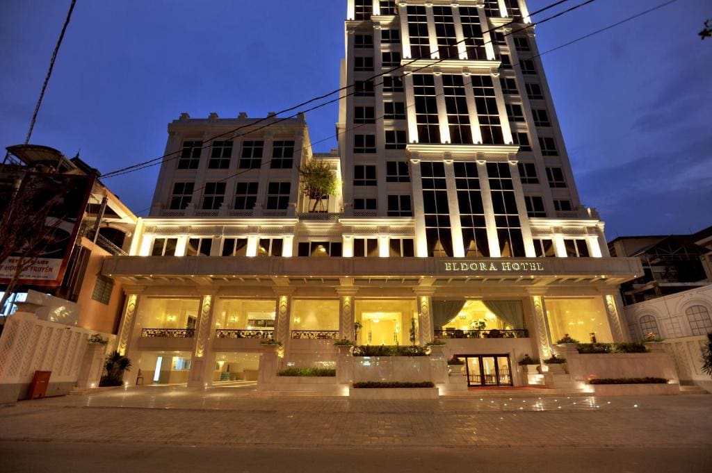 Eldora Hotel - Main view