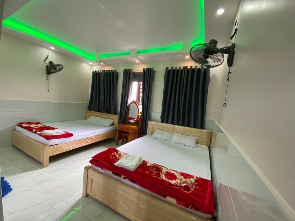 Hoang Anh Hotel - View 2