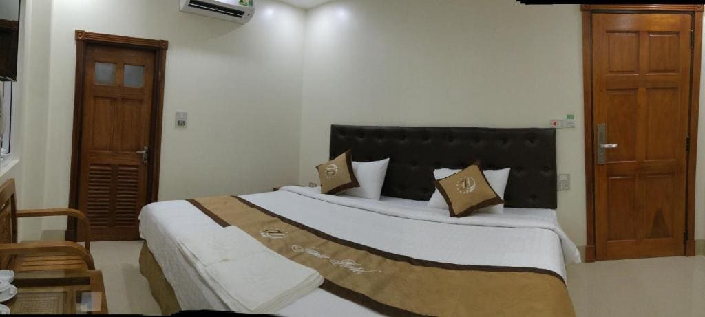 Jeanne Hotel - View 7