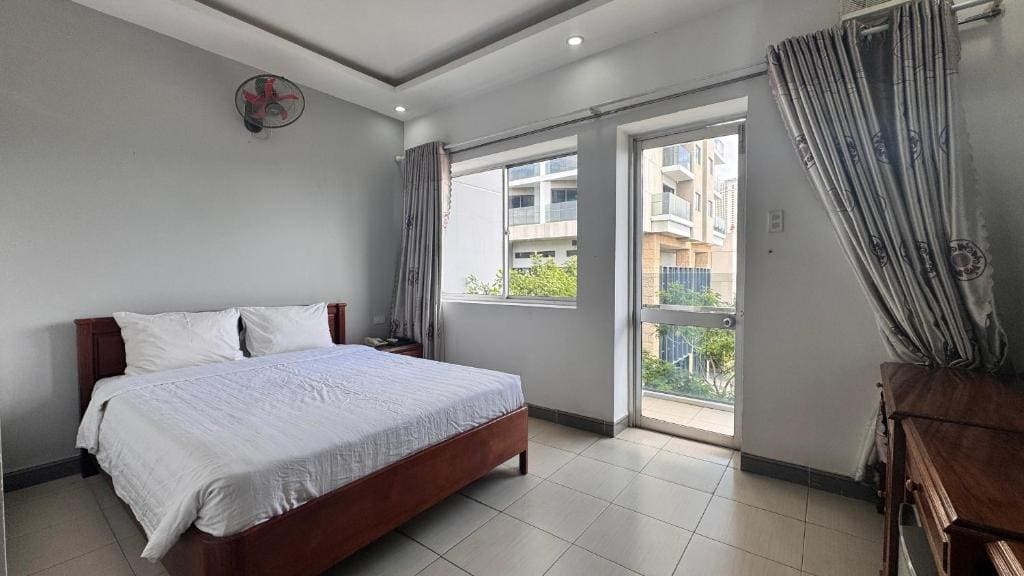 Y Linh Hotel - View 7