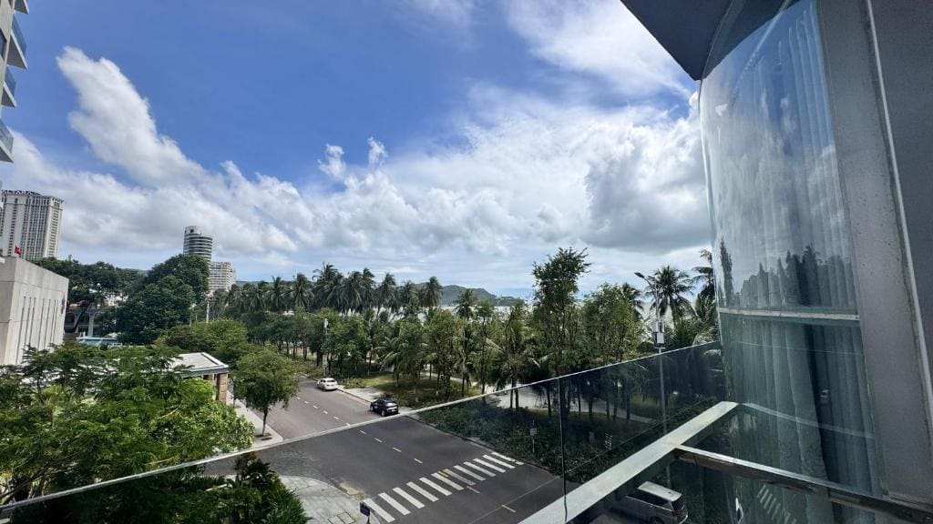Y Linh Hotel - Main view