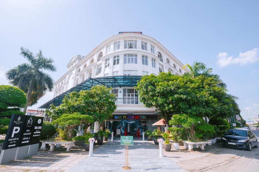 MAY PLAZA HOTEL - Main view
