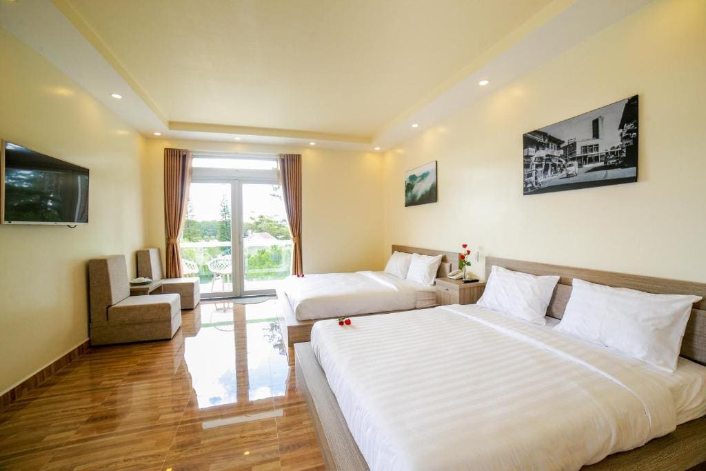Nhật Nguyên Hotel - View 2