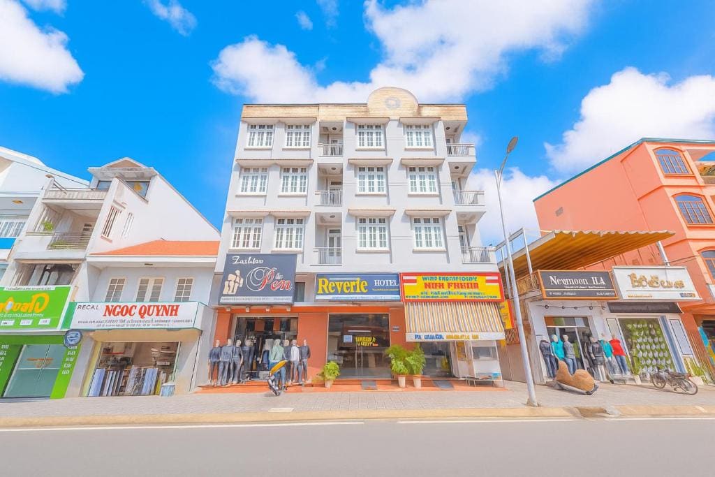 Reverie Hotel - Main view