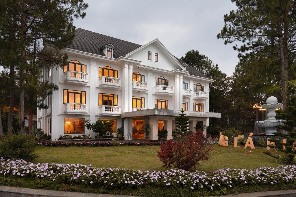 Rừng Lá Kim Resort - Main view