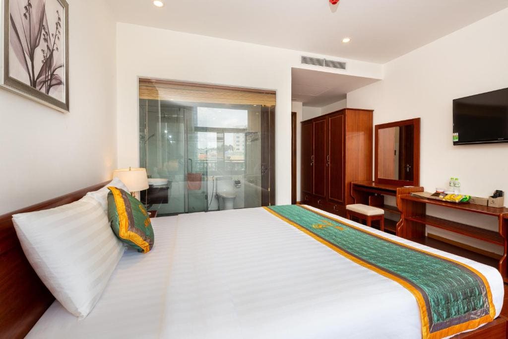 Silk Hong Ha airport hotel - View 6