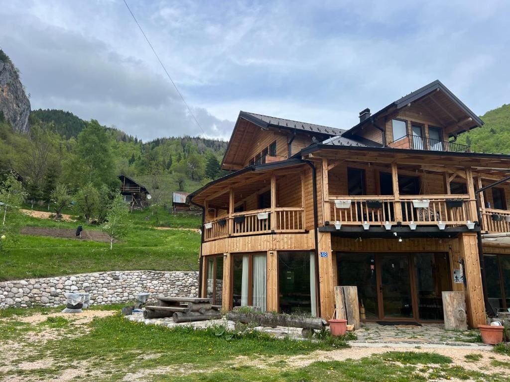 Bujtina Kacaku - Main view