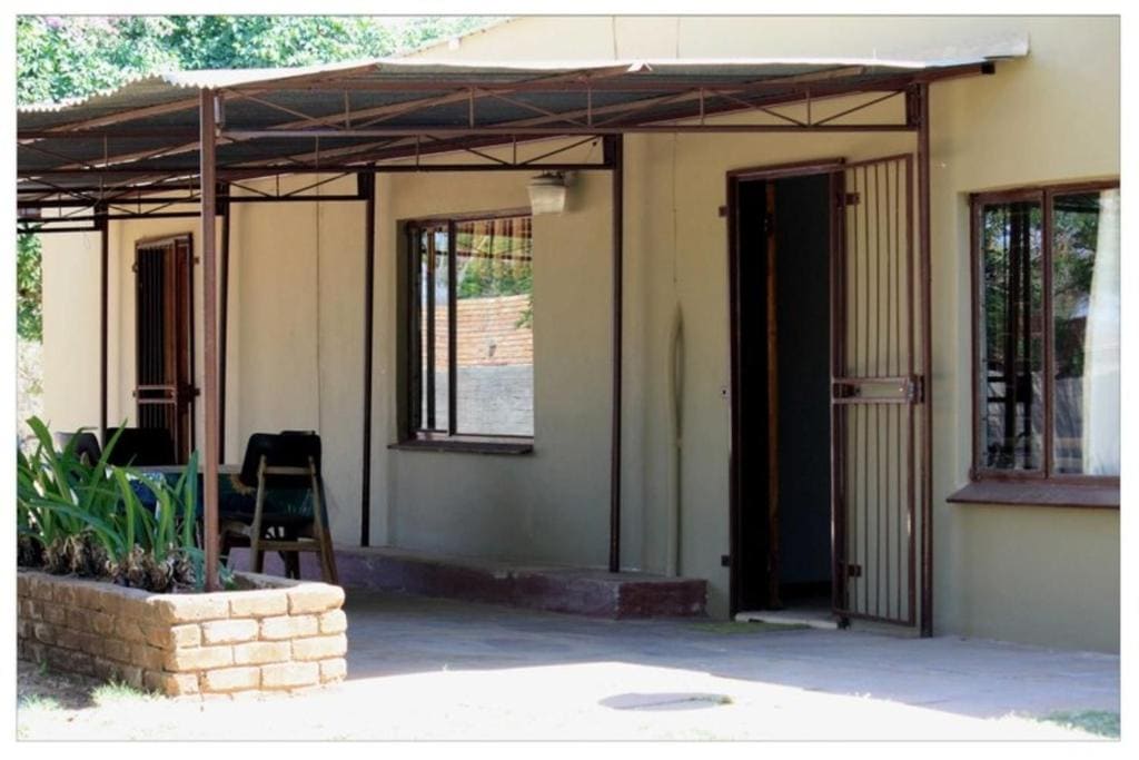 Comfy room with dstv and aircon in convenient location - View 4