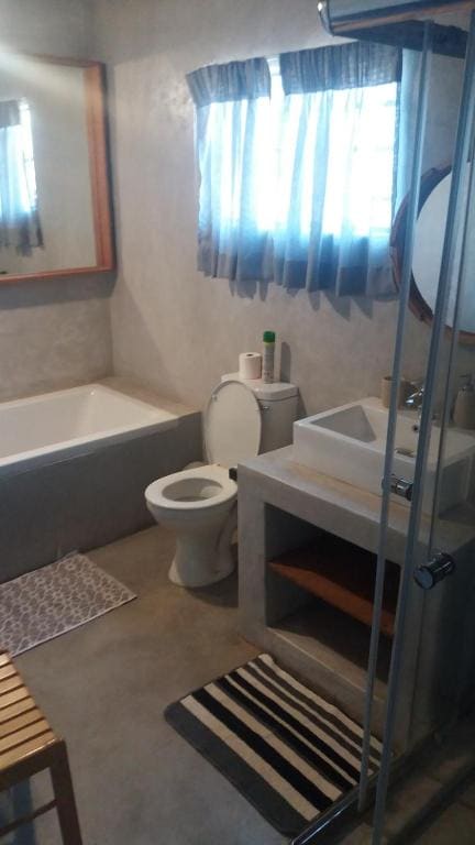 Comfy room with dstv and aircon in convenient location - View 5