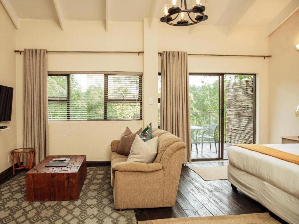 Bushbaby Valley Lodge - View 6