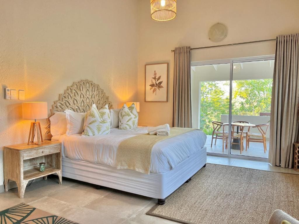 Bushbaby Valley Lodge - View 2