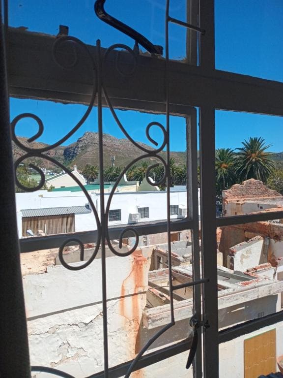 Cozy room in the Heart of Simon's Town - View 7