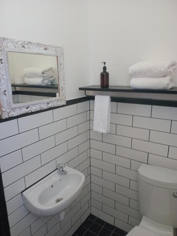 Cozy room in the Heart of Simon's Town - View 2