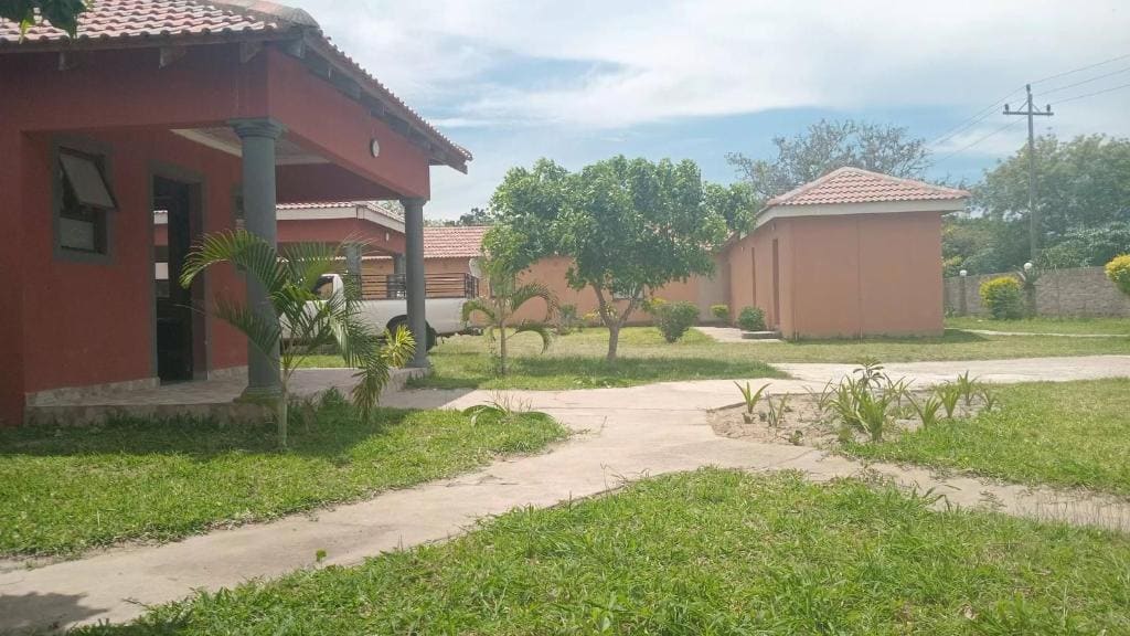 Cozy Road Lodge - Main view