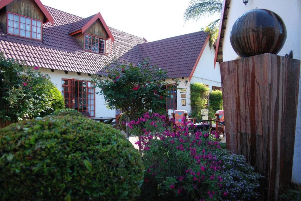 Journey's Inn Africa Guest Lodge - Main view