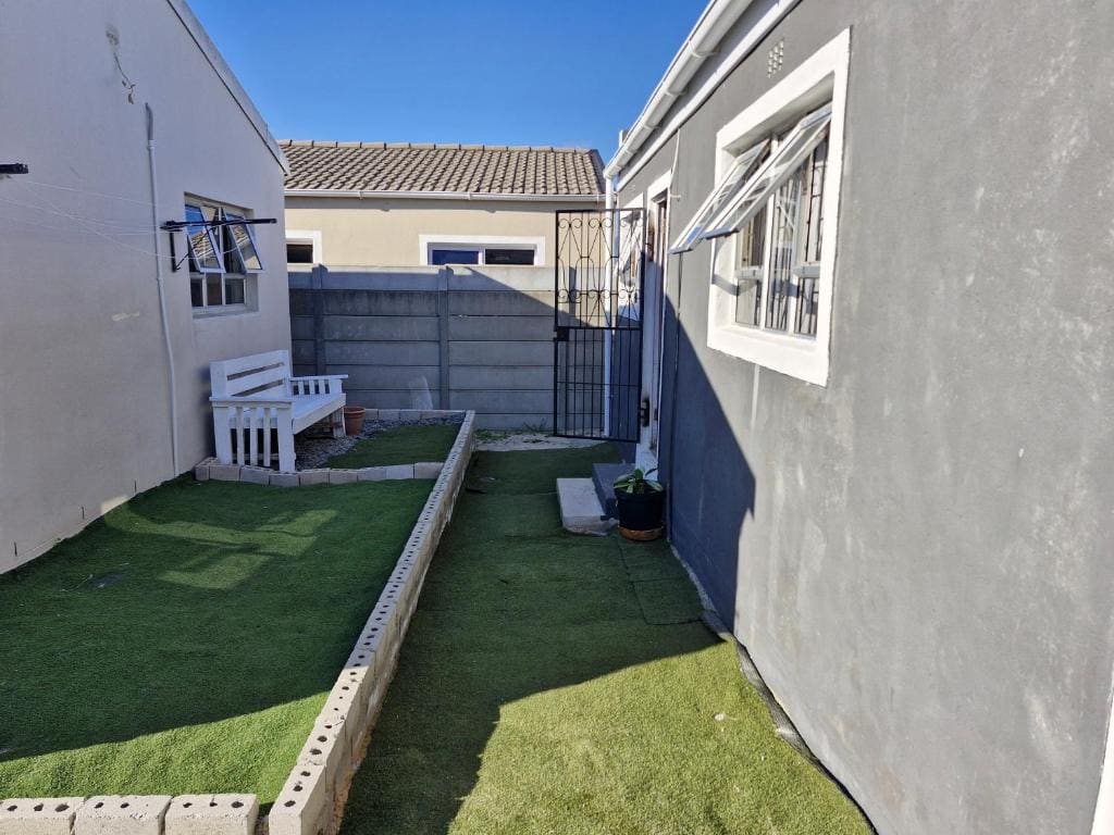 Kay's Guest Apartments - View 4