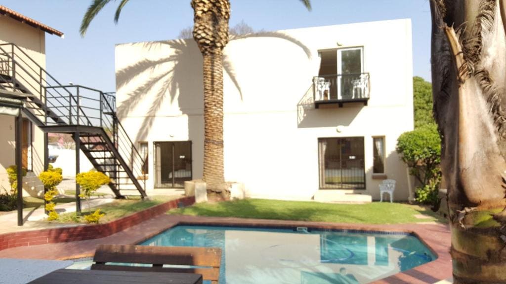 Louhallas Accommodation - Main view