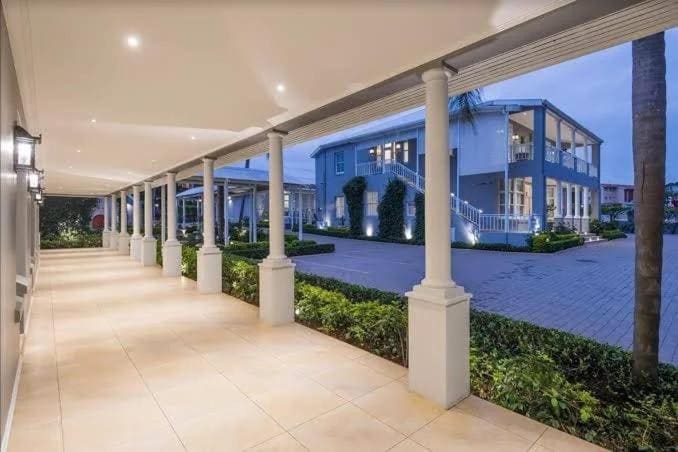 Luxe Avondale Boutique Hotel - View 3
