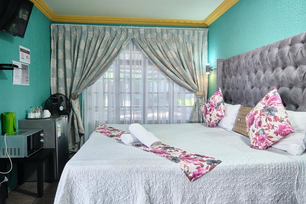 Oleratong Guest House - Main view